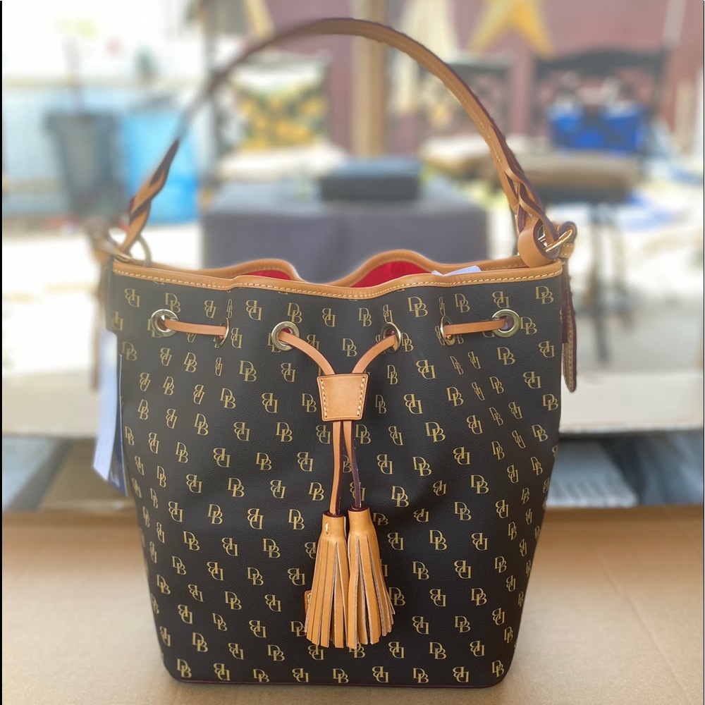 Dooney & Bourke